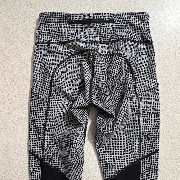 Lululemon speed tights v style - Picture 3 of 9